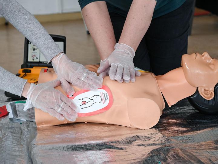 Especialista: CPR pode salvar mais 10.000 pessoas por ano