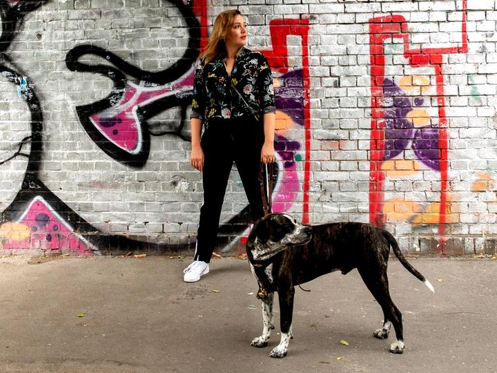 Schauspielerin Alwara Höfels über das Zusammenleben mit Hund Oskar