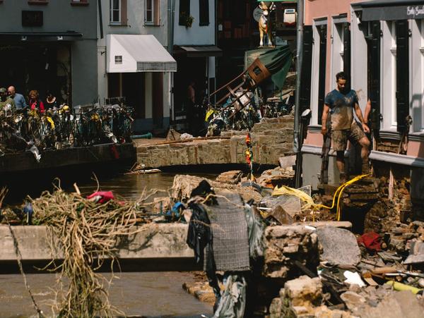Unwetter in Deutschland: Bund rechnet mit Milliarden-Schäden bei Bahn und Straßen