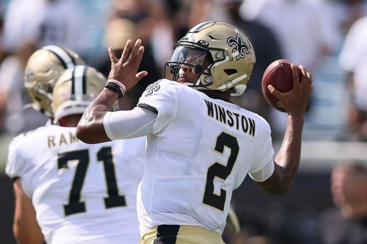 Jameis Winston tosses 5 TDs, leads New Orleans Saints to  