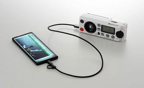 防災ラジオライトを20年製造してきたメーカーが「手回し充電」を廃止　理由はスマホ 