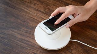 ニュース スマホのワイヤレス充電の効率を上げる方法