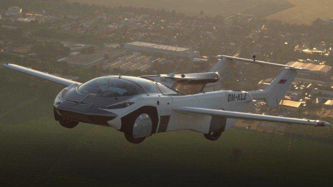 A "plane car" complements its first flight among cities