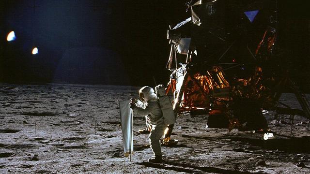 Did "Stanley Cubrick" relegate the moon's surface?