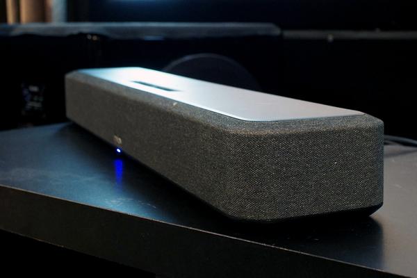 無線スピーカー追加でリアルサラウンド! デノン「SOUND BAR 550」でクルエラ