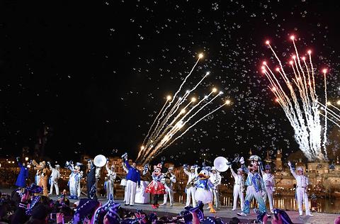 Tokyo DisneySea, cast-only “Thanks Day,” the park is in full swing