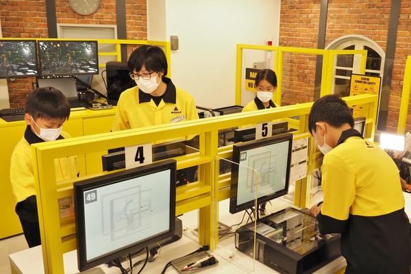 I have seen the mouse computer "PC factory" in Kidzania Koshien