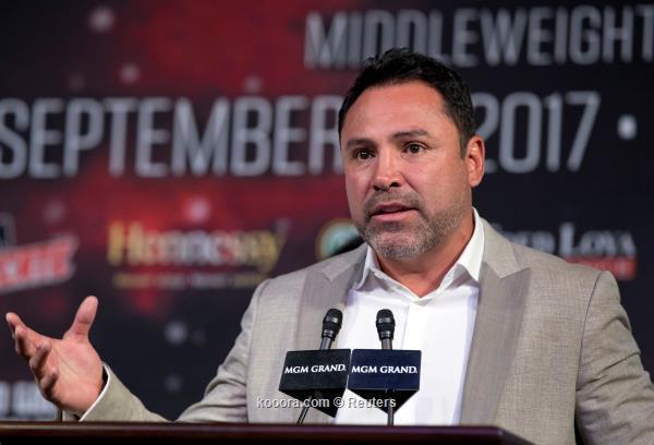 Boxer Oscar de la Hoya was taken to the hospital after he was injured by Corona