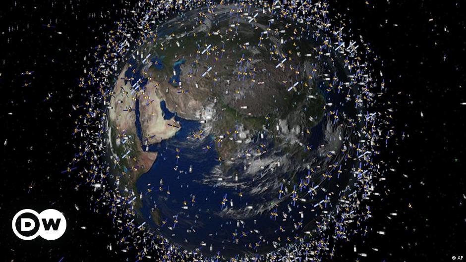 سحب الحطام الفضائي تهدد قطاع الأقمار الصناعية التجارية المزدهر
