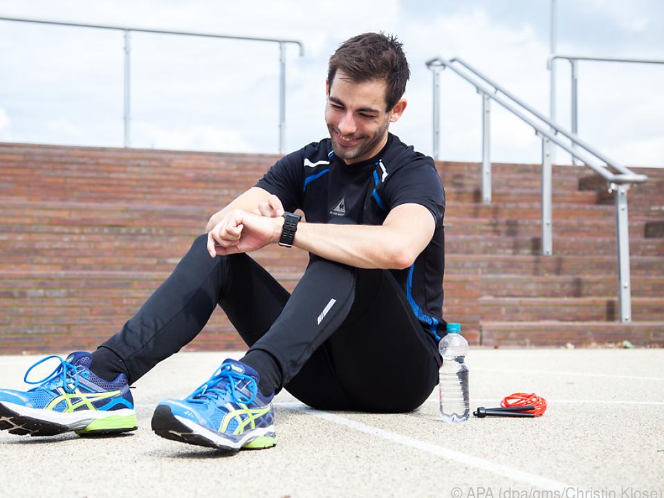 As a result, German experts test smart watches and physical fitness.