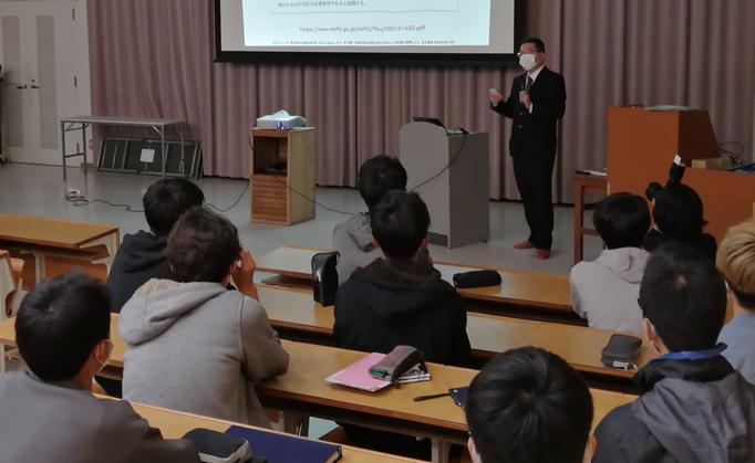 SDGsに取り組むきっかけに　　都立武蔵高等学校の一年生に出張授業ファーウェイ・ジャパン、朝日新聞社