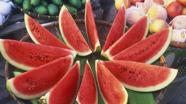 The abundance of the product plunges the prices of the red watermelon fruit to record levels