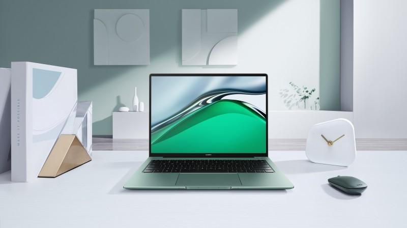 What makes the Huawei Matebook 14s the best smart computer in Saudi Arabia?