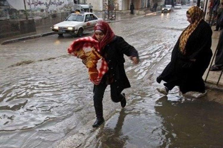 A deep air depression causes the drowning of homes and the closure of main roads in Gaza and the West Bank