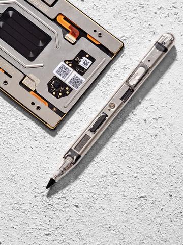 "Writing paper writing" with a tactile motor.MS announces Surface Slim Pen 2