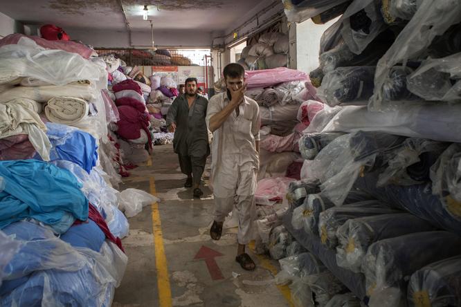 Pakistan’s Textile Exports to Surge as Orders Move From Rivals 