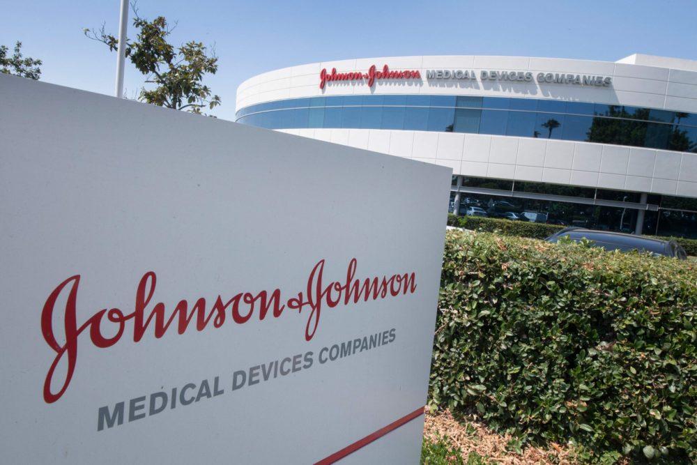 What does J&J's Ottava delay mean for Intuitive and Medtronic? It's complicated. 