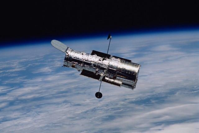 Hubble universe facing a new crisis Can the telescope achieve a complete recovery? 