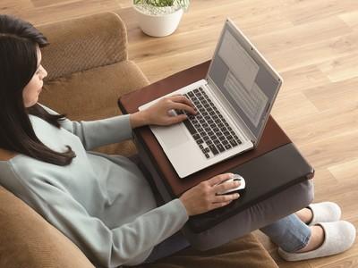 "Intevre", where home work progresses on the sofa, is released with a cushion with a top plate in a posture that makes it easy to work on a laptop.