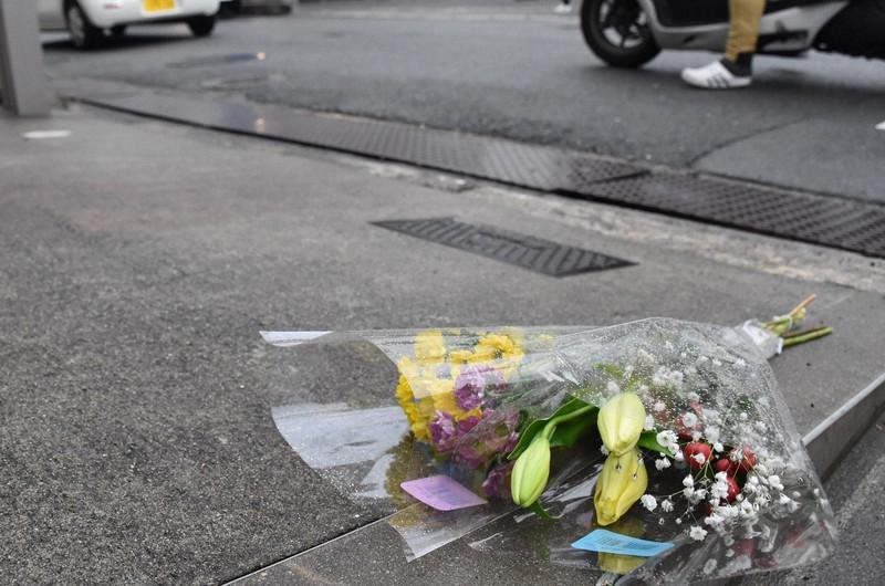 The three news are young men and run away by light passing car or Neyagawa 20 -year -old stab