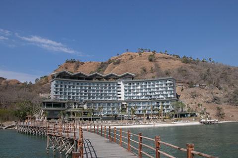 インドネシア・フローレス島の5つ星ホテル「アヤナ コモド リゾート ワエチチュ ビーチ」、開業セレモニー 