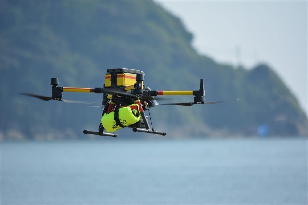 海水浴場でドローンがライフセーバーの「目」として活躍--100回超えの飛行で得た気づき 