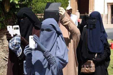 "Interior" prevents sewing the niqab and burqa ... and Al -Haddush