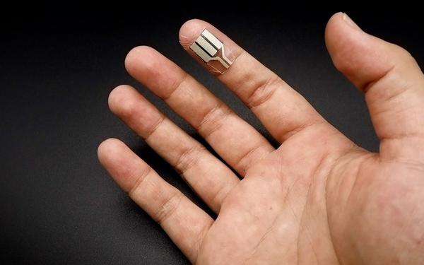 Band aid type generator typing and electricity that can be attached to the finger generates electricity: Innovative Tech