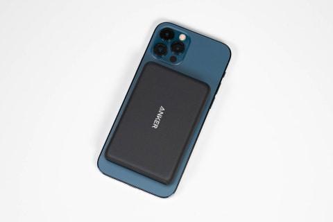 ケーブルレスでどこでもiPhoneが充電できるAnker PowerCore Magnetic 5000