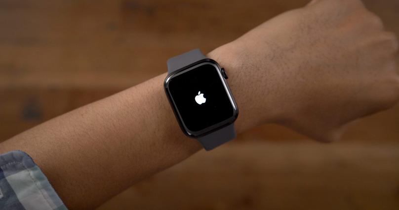 How do you use the Apple smart watch very easily?