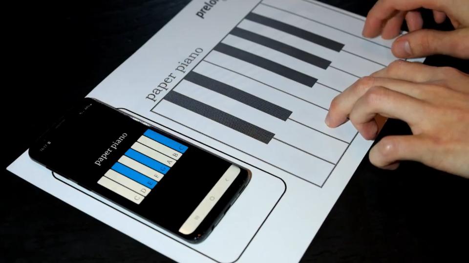 NFCチップを利用して紙のピアノが弾ける時代に