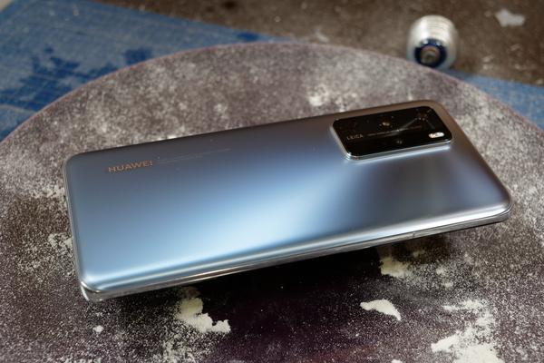 スマホで7,680fpsのスローモー撮影。どうしてもパスタが2本に折れない現象を、Huawei P40 Proで捉えた！