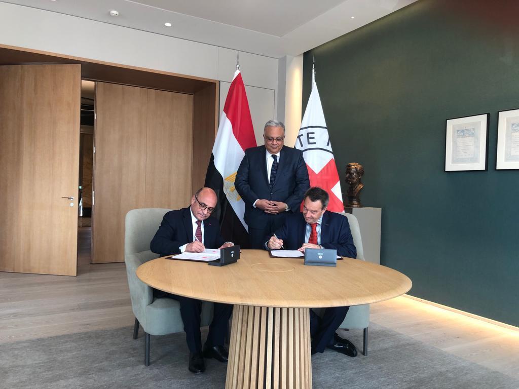 The Minister of Justice signs a memorandum of understanding with the Red Cross to cooperate in the field of international law in Geneva