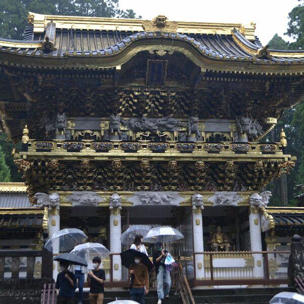 Yomeimon Repaired again? Checking for rain leaks, etc. Nikko Toshogu Shrine, from early December