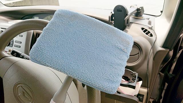 A dedicated car mate's dedicated tool that can easily shiny every corner of the car windshield in the car