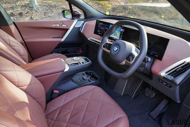 経済・IT BMW新型「iX」に試乗してわかった、新たな電気自動車の「駆け抜ける歓び」とは？ 