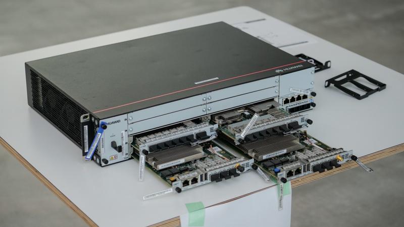 中国製5Gルーター分解　通信半導体内製で消えた米企業