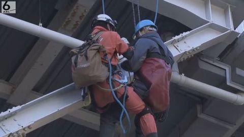 News Firefighters conduct rescue training at a commercial facility; Assumed to be suspended in the air; call for fire prevention; Wakayama City