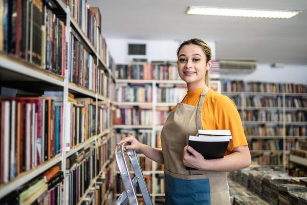 ニュース 【衝撃】古本屋の「本を100年間、劣化させずに保存する方法」がすごすぎる…。ヒントは紙風船の材料だった