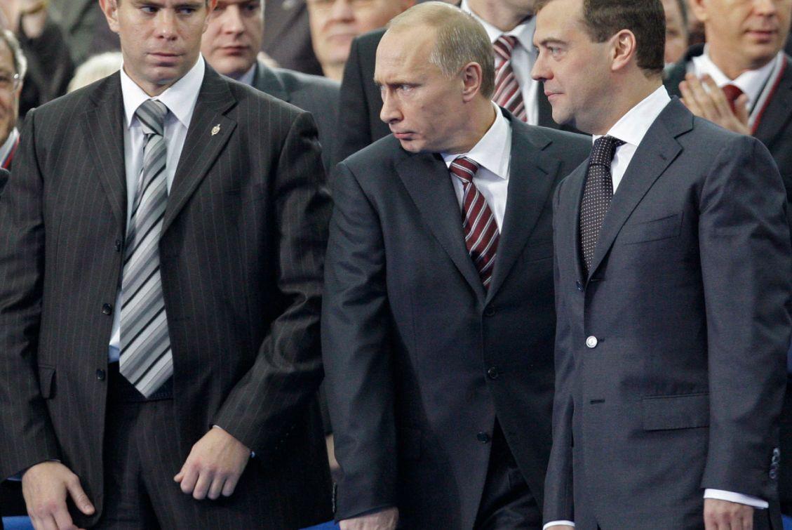 How does Putin protect himself from assassination and coup? 