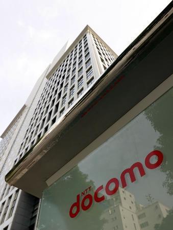 ドコモ通信障害影響1290万人 社長ら8人役員報酬返上