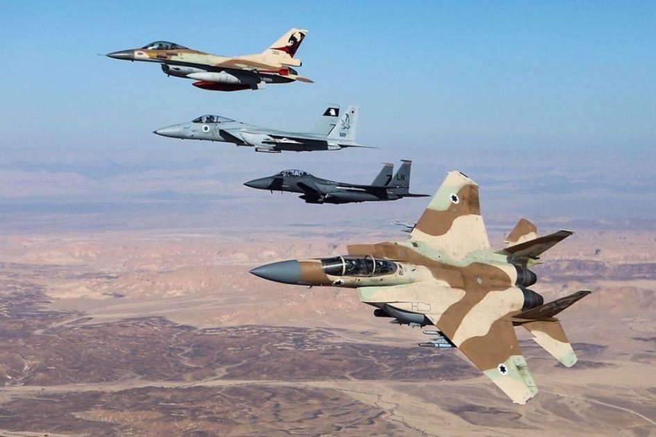 Israel conducts largest air maneuver in its history with attendance Emirati - (video and photos)</p><p>On Monday, the Commander of the UAE Air Force, Major General Ibrahim Nasser Muhammad Al-Alawi, arrived in Israel, where he met with the Commander of the Israeli Air Force, Major General Amikam Norkin, who spoke about a “historic day of great importance” for the two armies.</p><p>The Emirati official is expected to go to the Uvda base on Tuesday to attend the military exercises.</p><p>Historic day with the arrival of the Commander of the UAE Air Force, Major General Ibrahim Nasser Muhammad Al-Alawi, today on a visit to Israel in the framework of an international exercise # Blue Flag. He was received by Air Force Commander Major General Amikam Norkin 🇮🇱 🇦🇪 pic.twitter.com/hMOKrMRjo0</p><p>— Israel in Arabic (@IsraelArabic) October 25, 2021</p><p>The Chief of Operations in the Air Force noted that the agreements that witnessed the normalization of relations between Israel and a number of Arab countries, including the UAE, Bahrain and Morocco, 