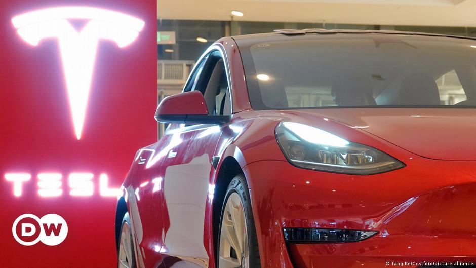 Tesla's company is calling thousands of its cars to maintain my factory glitch.