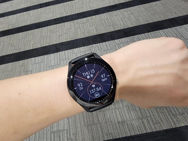 The practicality of the ASUS smartwatch "Vivowatch SP" that can also measure PTT index and stress relief index