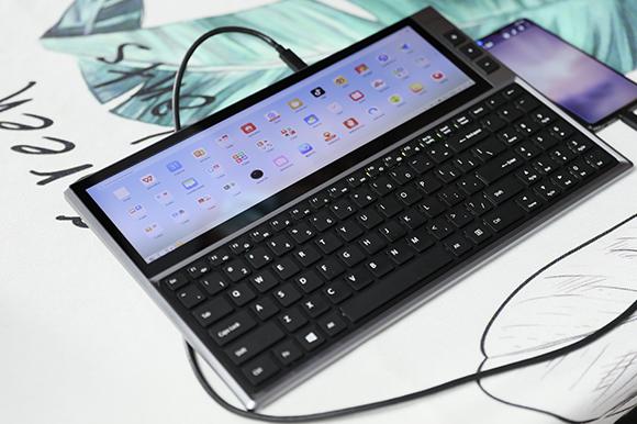 A keyboard with a 12.6-inch touch screen has landed in Japan for the first time! Simultaneous multiple tasks! Increase your efficiency!