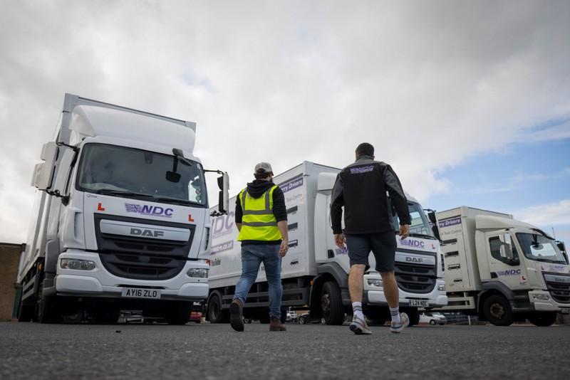 The "fuel crisis" prompts the British government to search for truck drivers at any cost