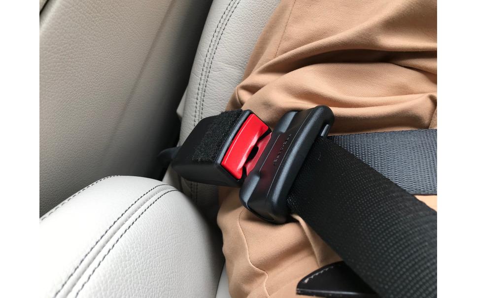 The buckle of the seat belt is "bad growth" again [Rumiko Iwasada, a humanitarian car doctor]