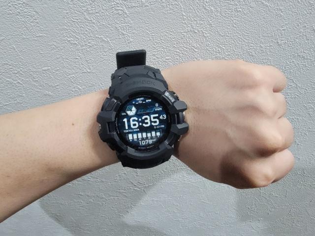 How far can the G-SHOCK smart watch "G-SQUAD PRO GSW-H1000" be used?