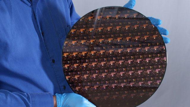 IBM announces a breakthrough in the slide industry that may exceed the life of the phone batteries 4 times