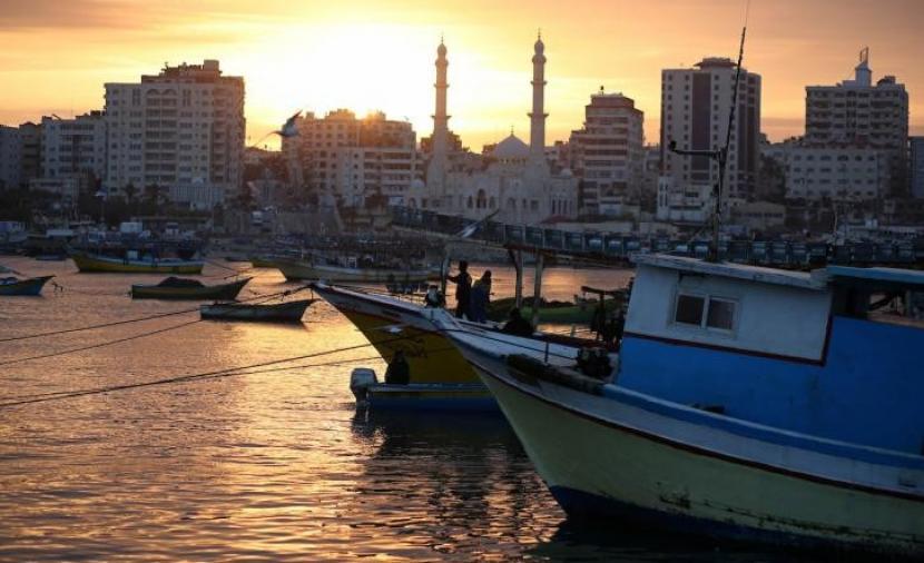 A decision to reopen the port of Gaza to citizens